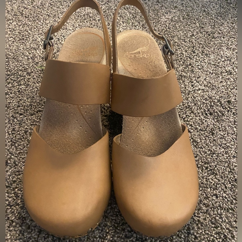 Womens Dansko strappy sandals